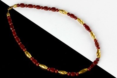 Collar precolombino corto sencillo jaspe y cuentas doradas Collar precolombino corto sencillo jaspe y cuentas doradas