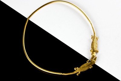 Collar precolombino aro dorado cocodrilo Collar precolombino aro dorado cocodrilo