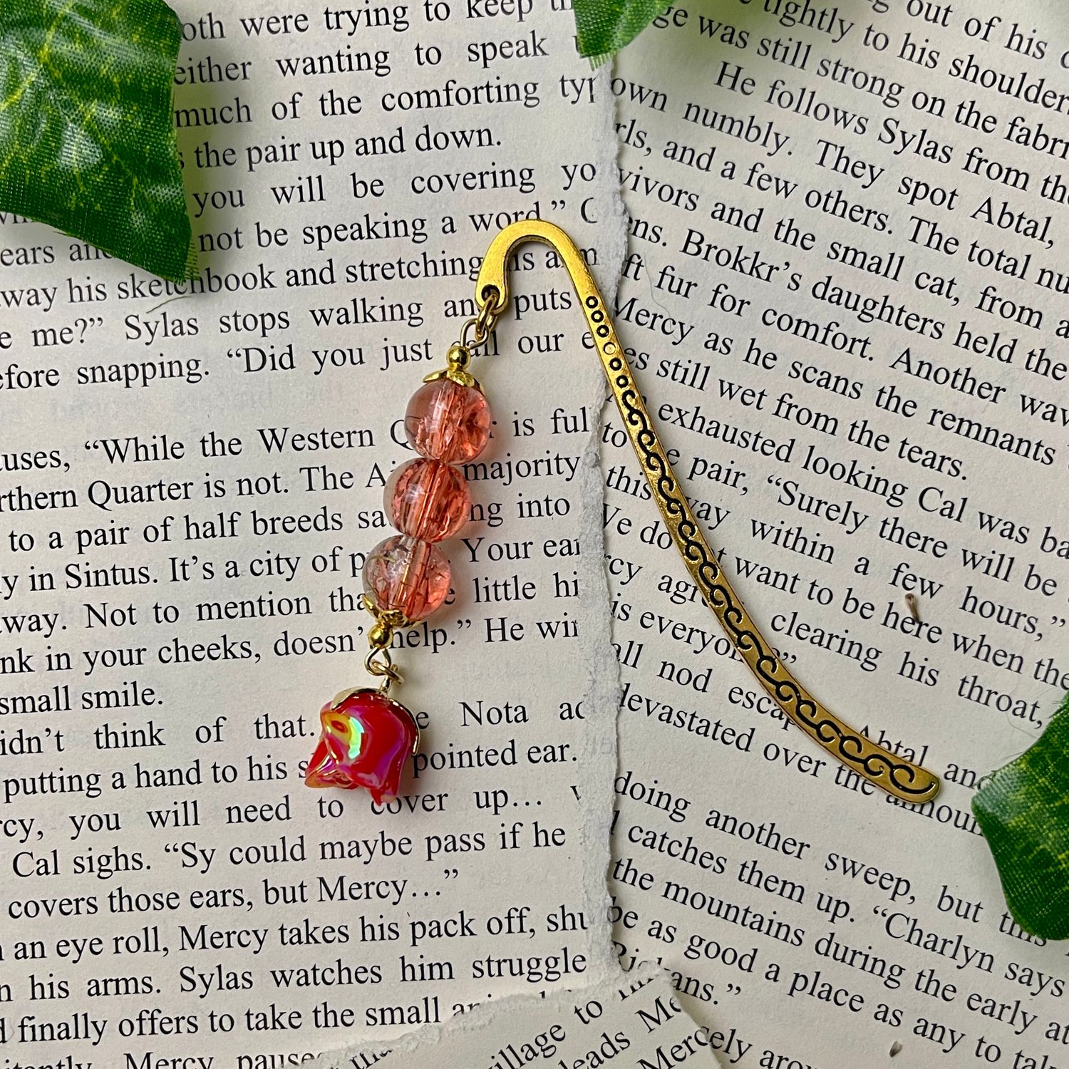 Gold Rose with Red/Pink Crackle Beads Small Book Hook