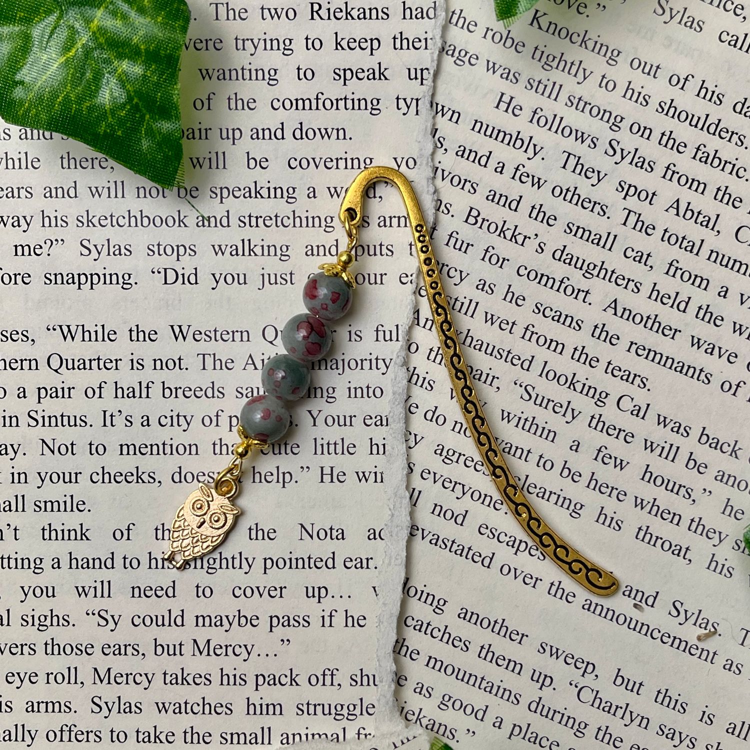 Gold Owl with Blue/Pink Splatter Beads Small Book Hook