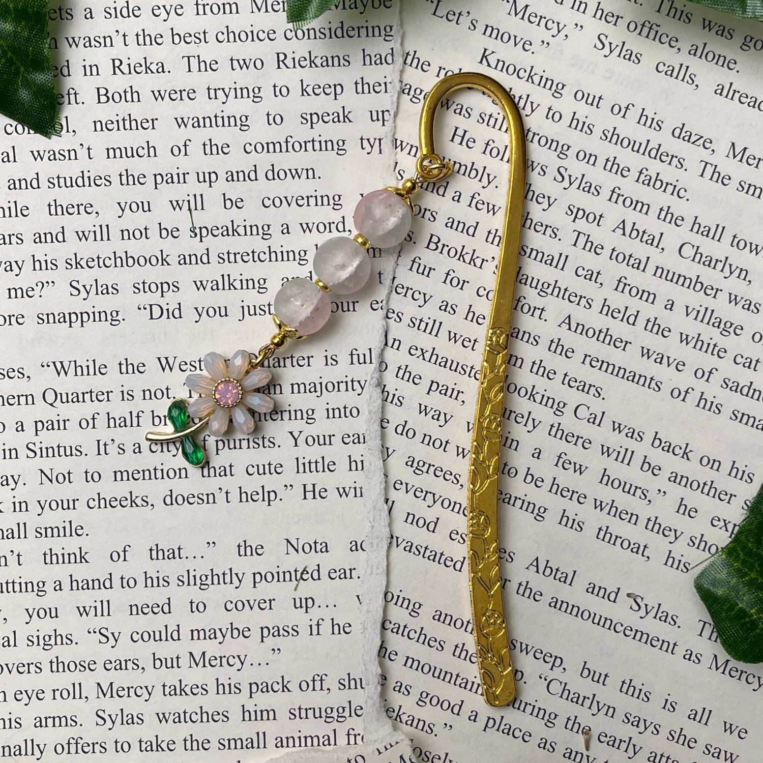 Gold Daisy with Pink Tinted Crackle Beads Large Book Hook