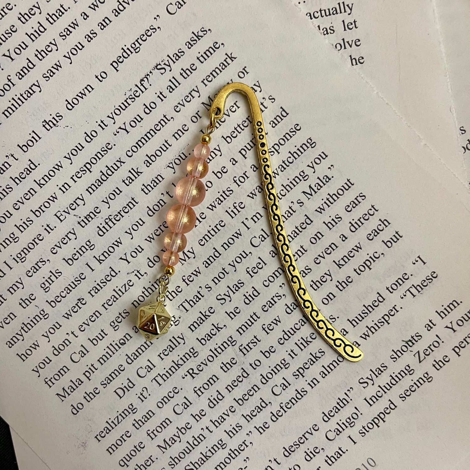 D20 Shimmer Bead Small Book Hook