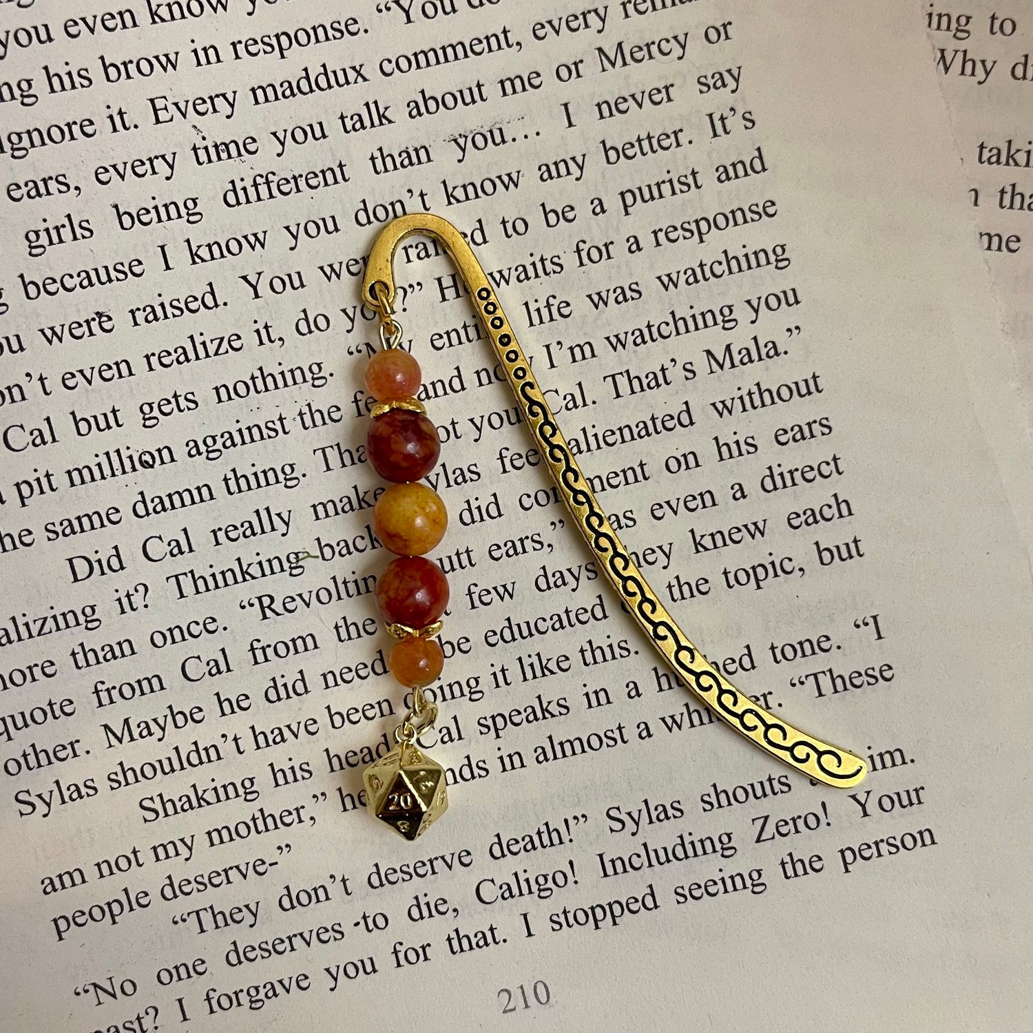 D20 Red/Orange Cracked Bead Small Book Hook