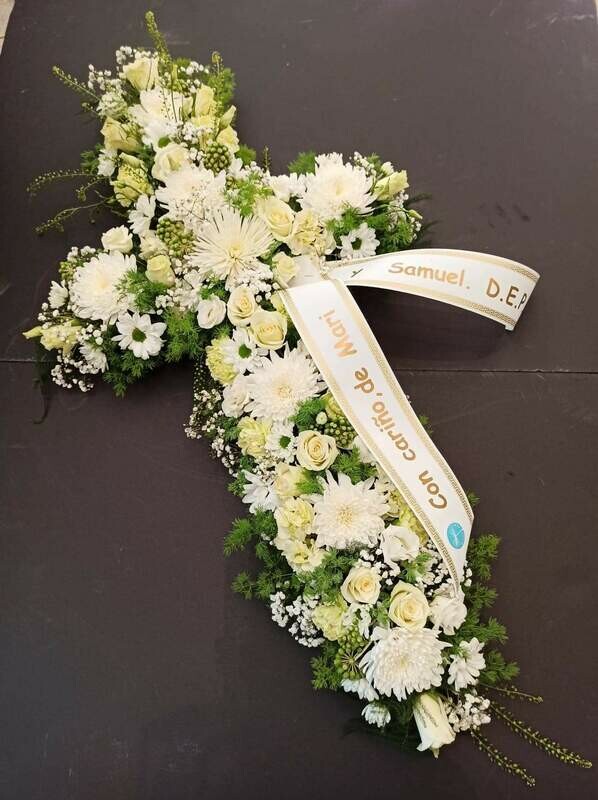 Cruz de flores básica, con cinta Cruz de flores básica, con cinta