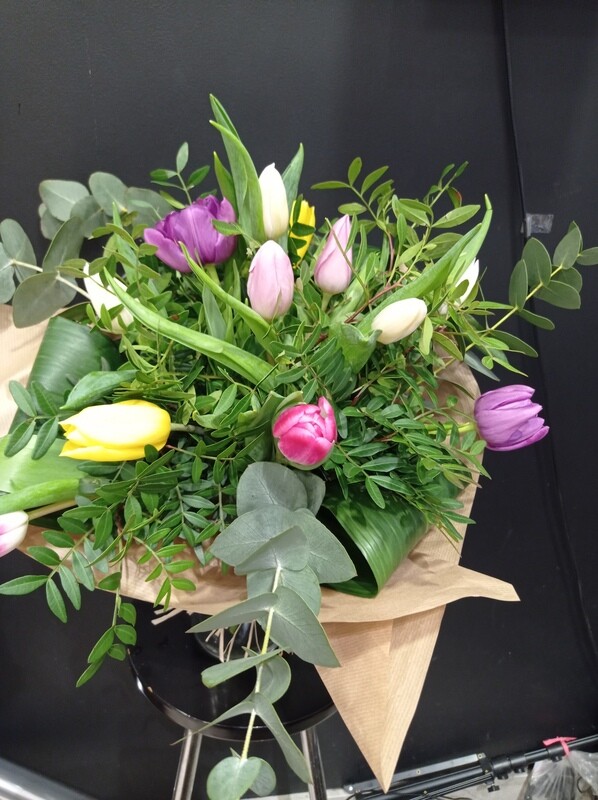 Ramo de 15 tulipanes de color Ramo de 15 tulipanes de color