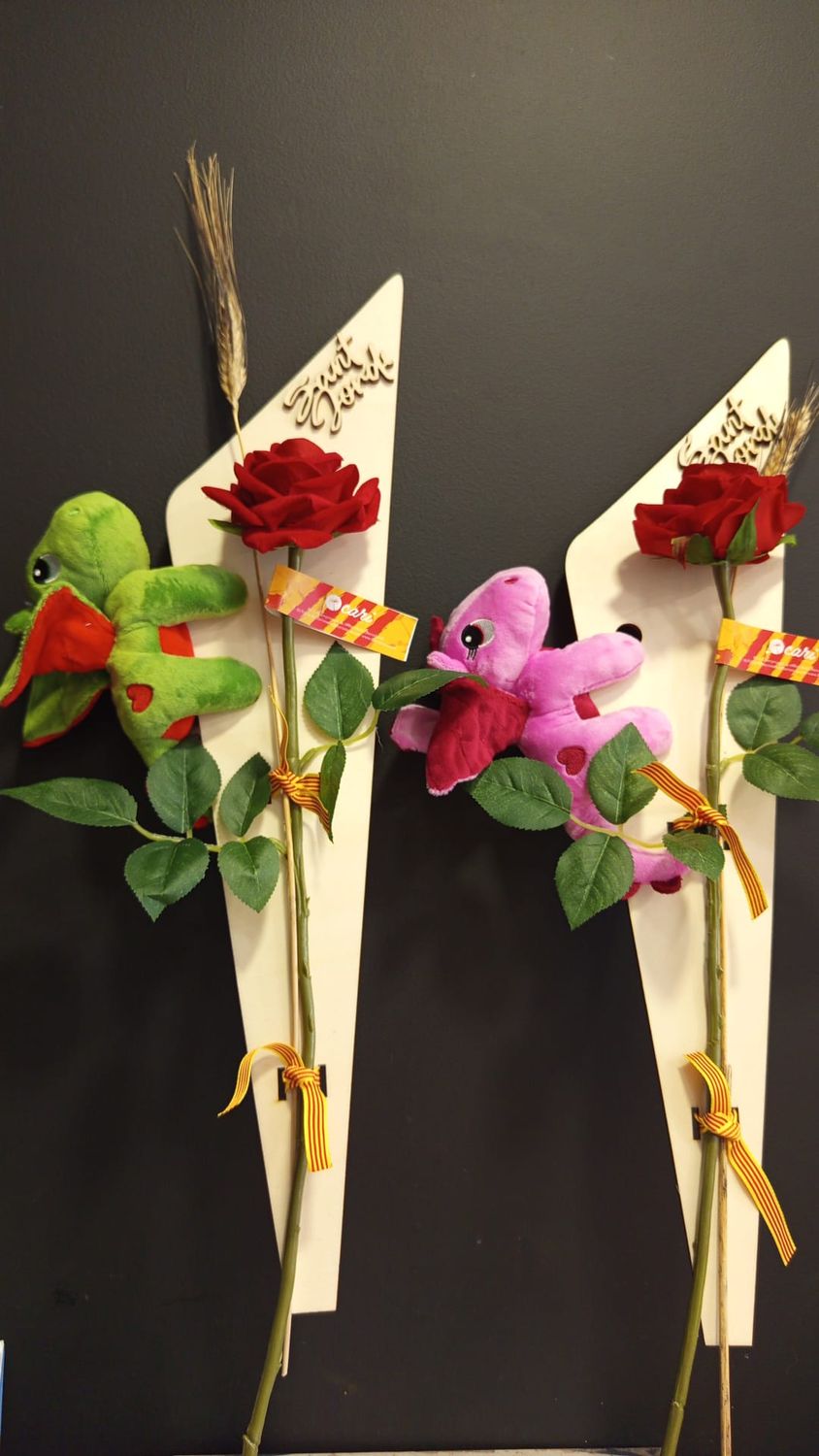 Rosa de Sant Jordi en plafón de madera
