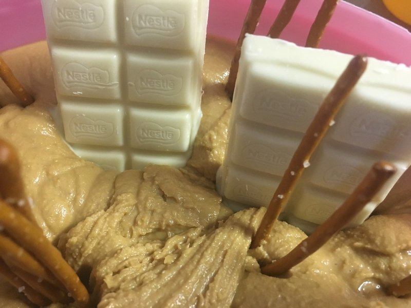 White Chocolate And Pretzel (350g)