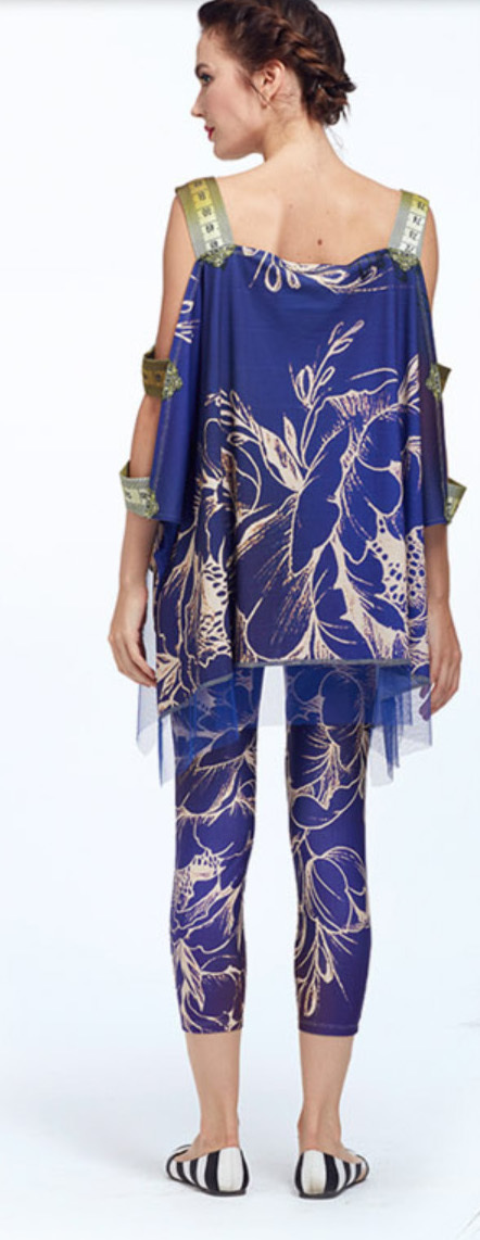 IPNG: Winter Rose Garden Asymmetrical Lokoometric Illusion Tunic