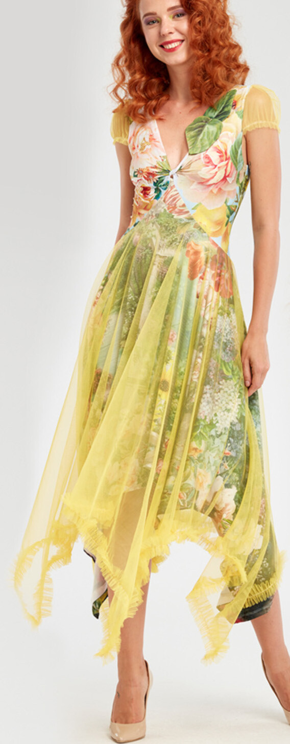 IPNG: Carnations Wrapped In Paradiso Four Corners Gown