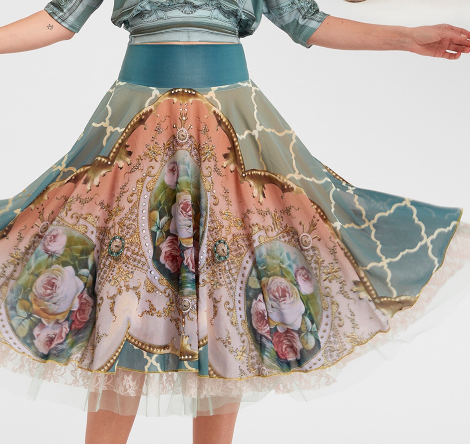 IPNG: Inna Me Diamond Illusion Rose Bouquet Midi Skirt 