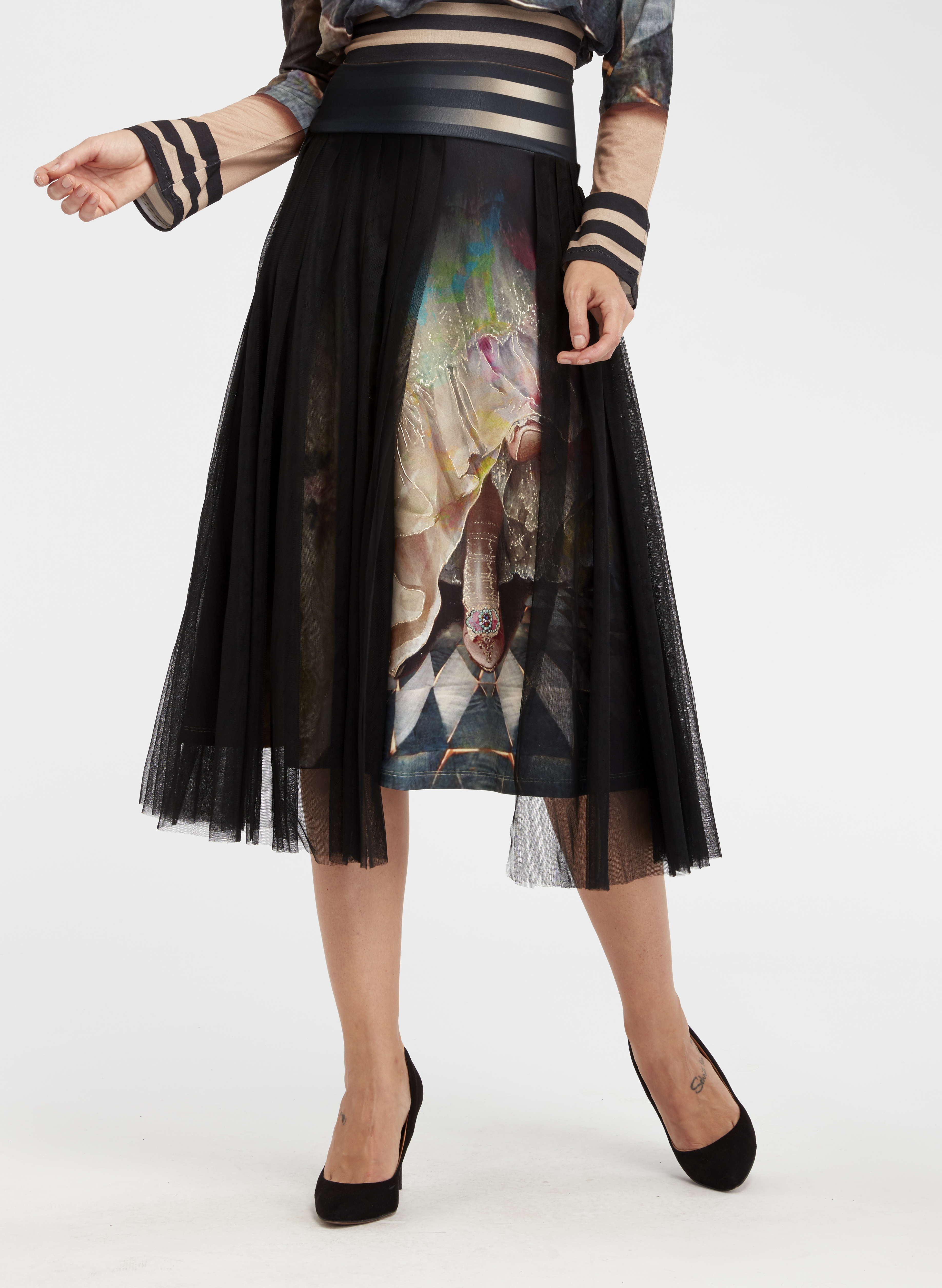 IPNG: Who Is The Woman Behind This Illusion Flared Skirt IPNG_WISKH-005