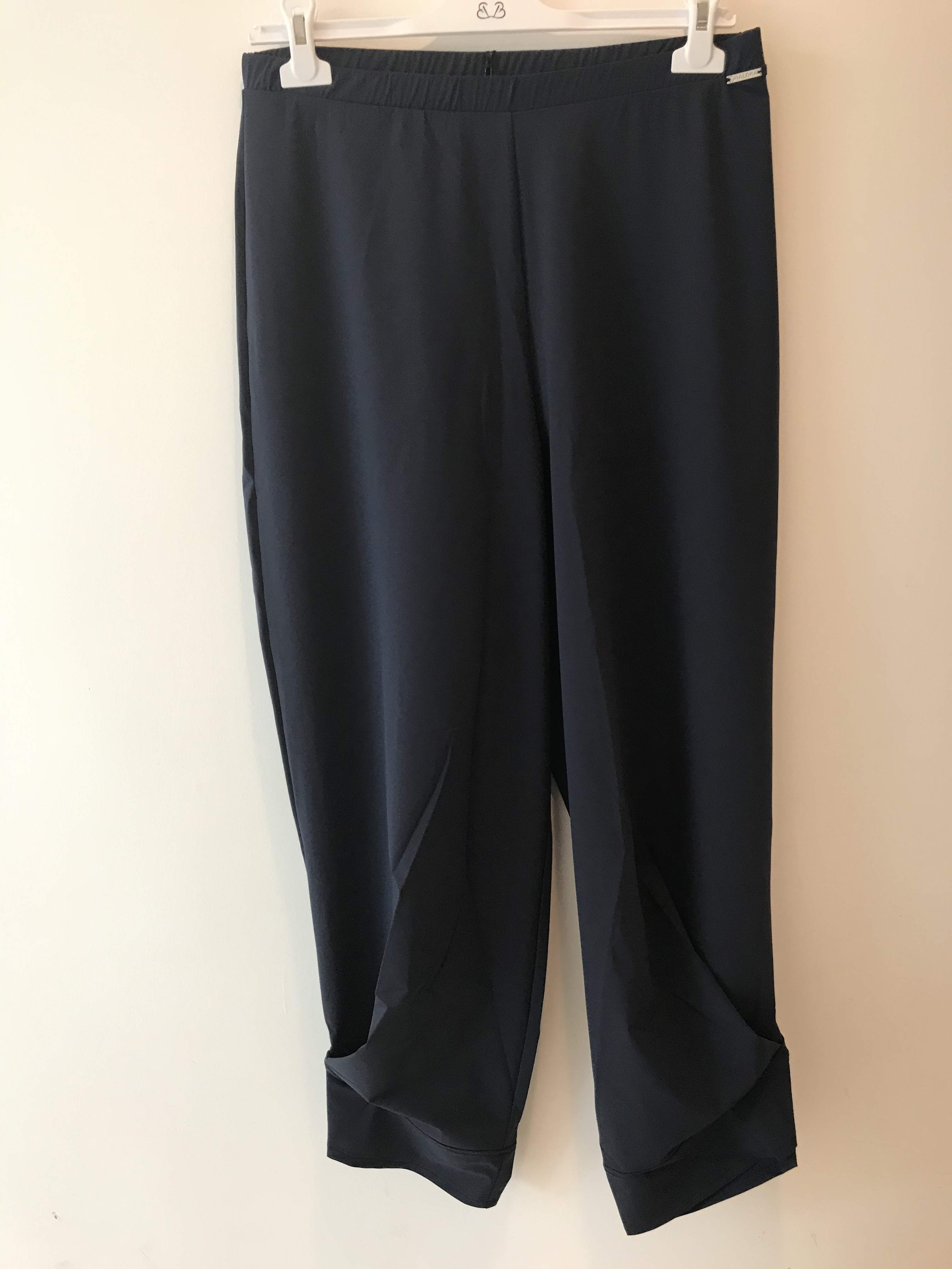 Maloka: Comfy Fit Tulip Cut Cropped Pants (More Colors!)