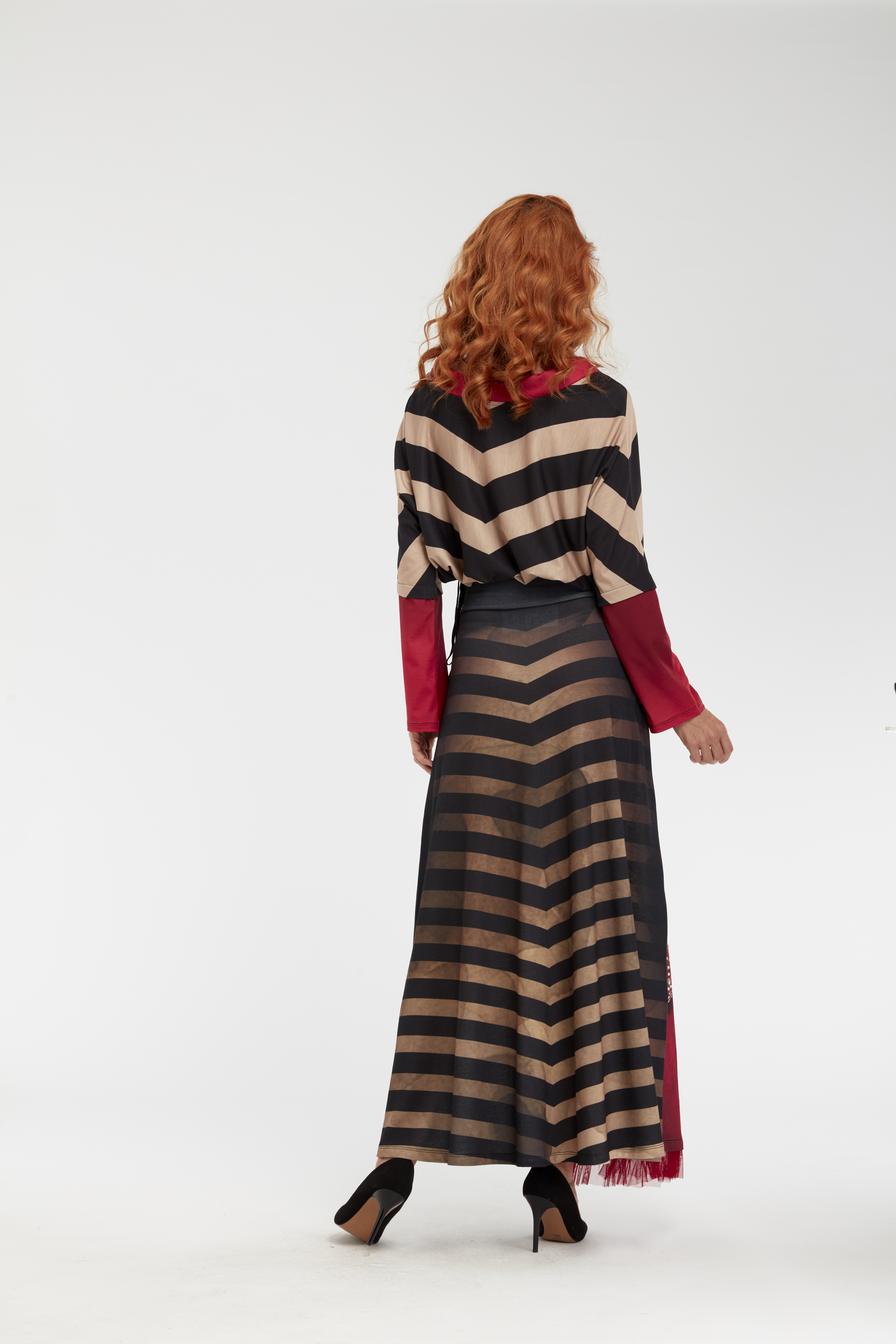 IPNG: Who Is The Woman Behind This Illusion Maxi Skirt (Some Ship Immed!)