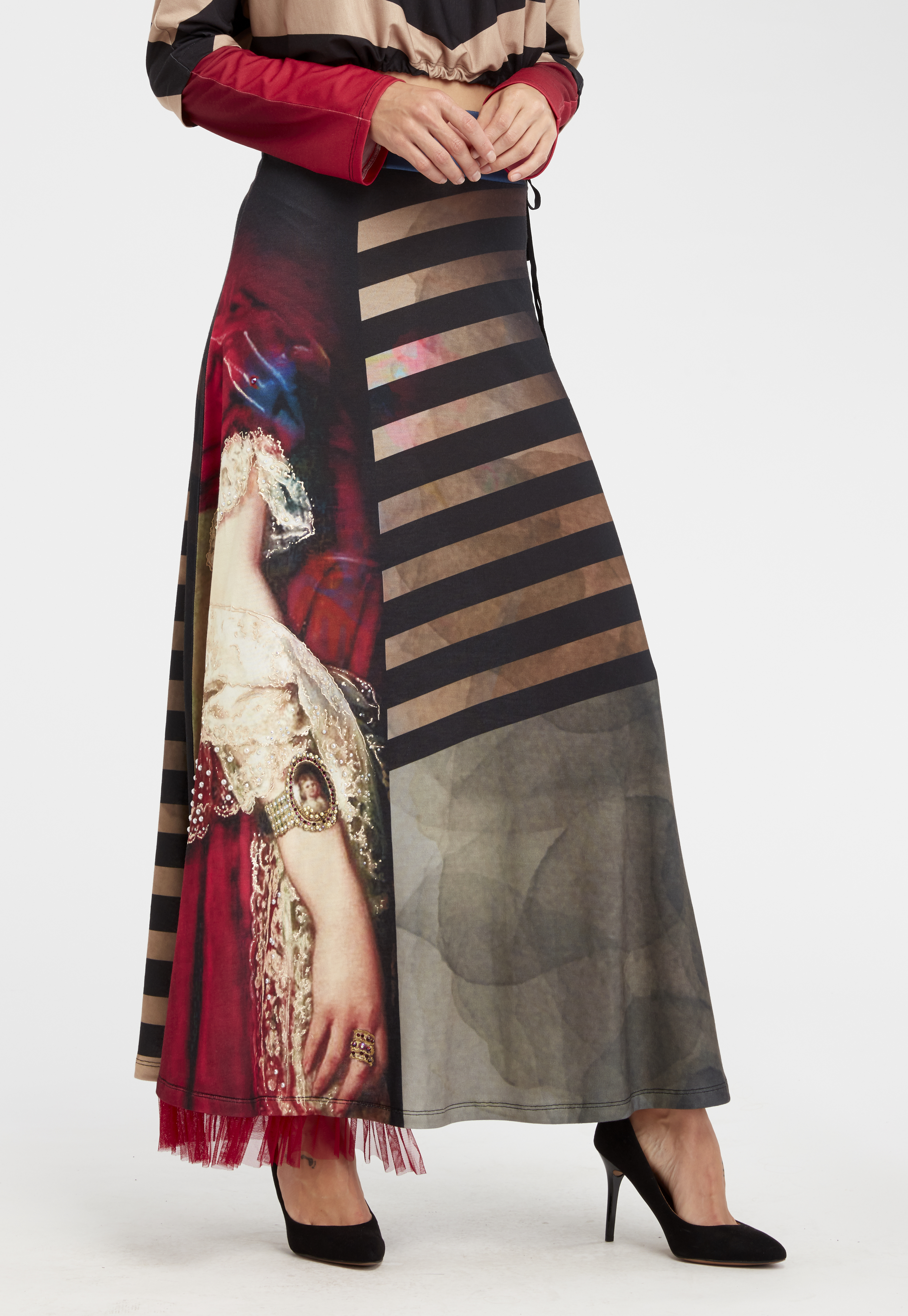 IPNG: Who Is The Woman Behind This Illusion Maxi Skirt (Some Ship Immed!)