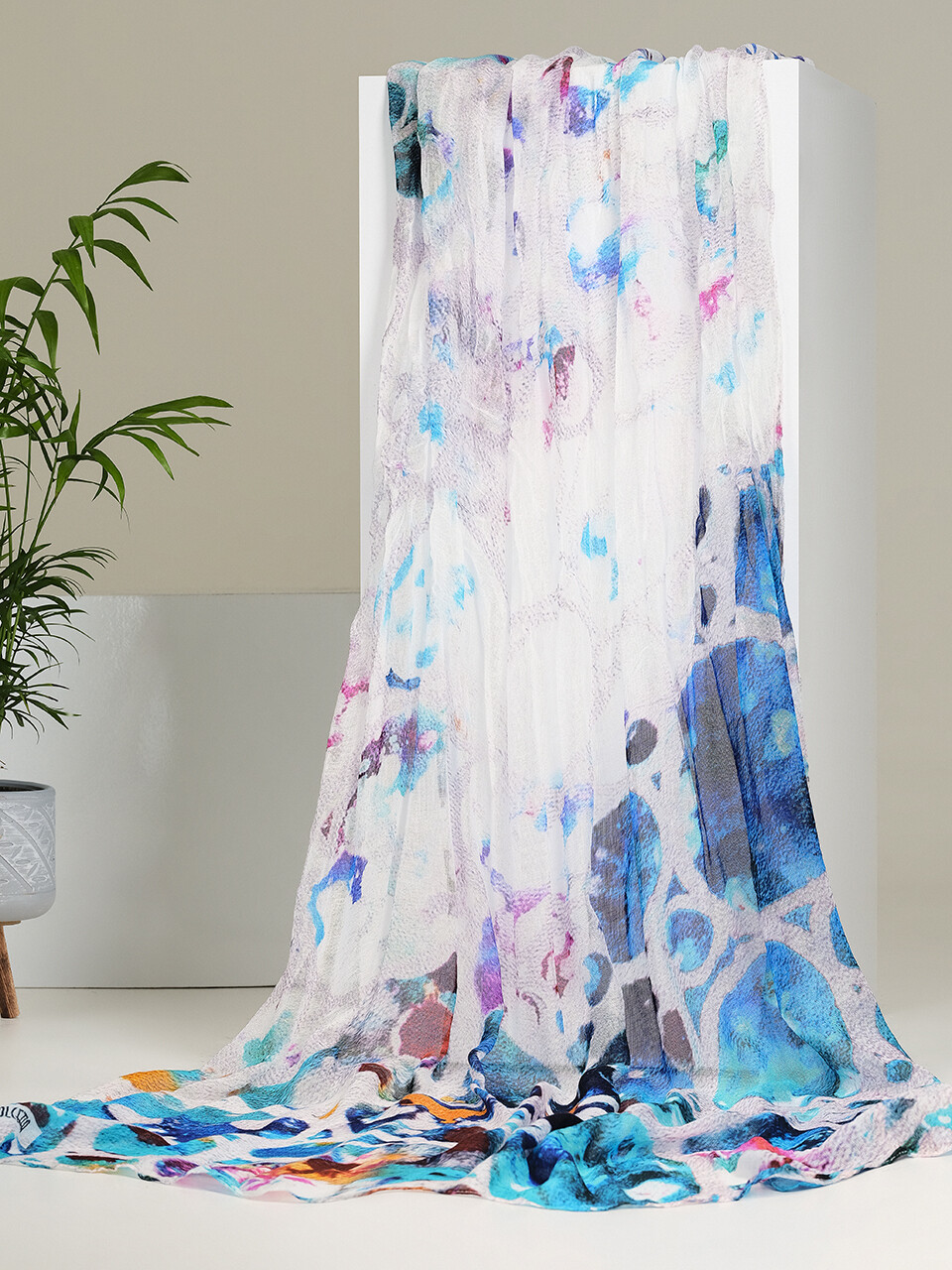 Simply Art Dolcezza: Dimension 44 Abstract Art Scarf