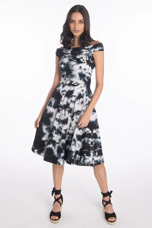 Luna Luz: Sleeveless off Shoulder Dress In Black Ombre