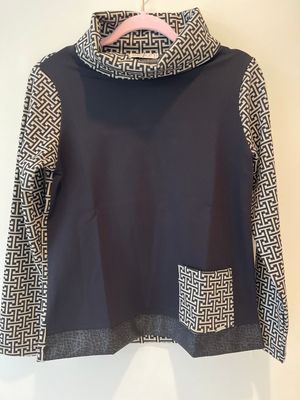 Maloka: Almost Monochrome Contrast Sweater