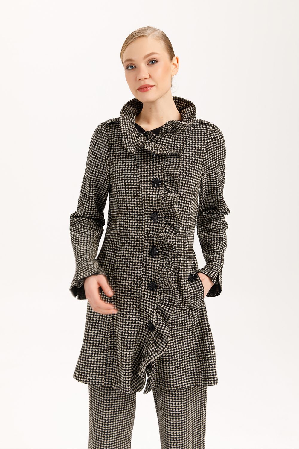 Isle by Wild Curves: Florence Jacket In Oro Front