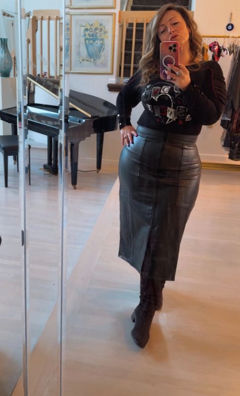 Isle By Wild Curves: Lauren Vegan Leather Double Zip Skirt Isle By Wild Curves: Lauren Vegan Leather Double Zip Skirt