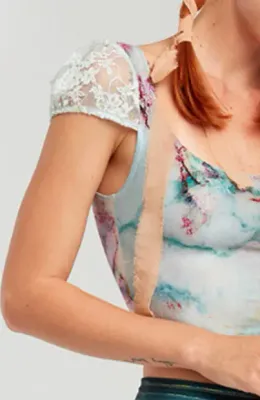 IPNG: Inna Me Rose Reflection Illusion Crop Top