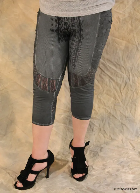 Angels Never Die Cropped Leggings