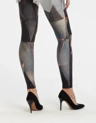 IPNG: Who Is The Woman Legging