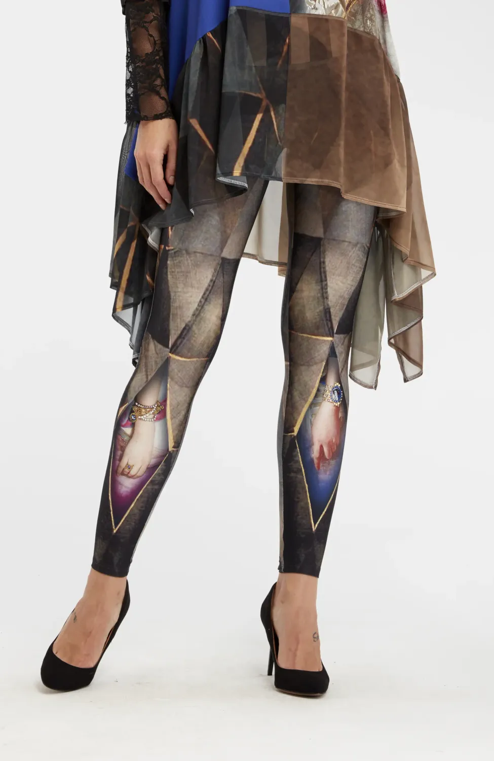 IPNG: Who Is The Woman Legging