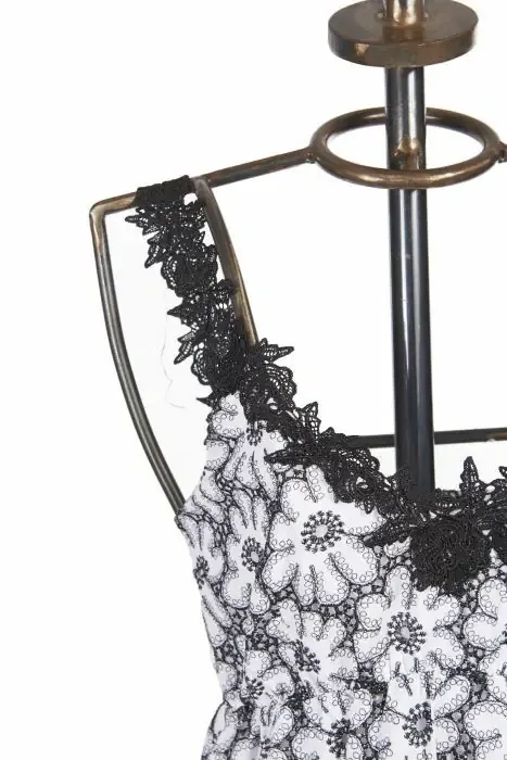 Save The Queen: Sexy Daisies In The Night Embroidered Dress