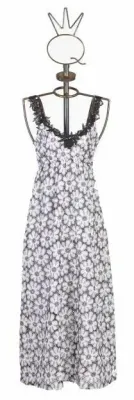 Save The Queen: Sexy Daisies In The Night Embroidered Dress