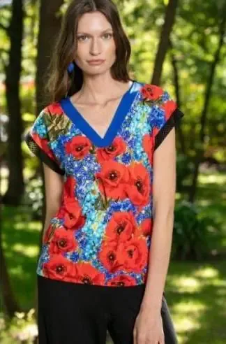Maloka: Poppies Are Red Art T-Shirt