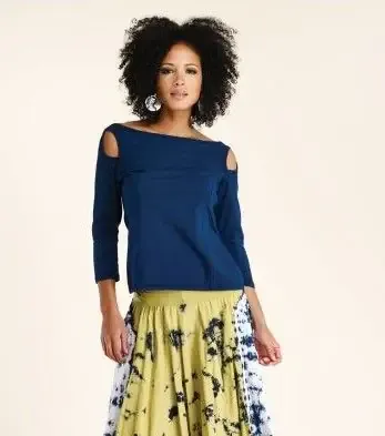 Luna Luz: Three-Quarter Open Sleeve Cotton Top In Navy