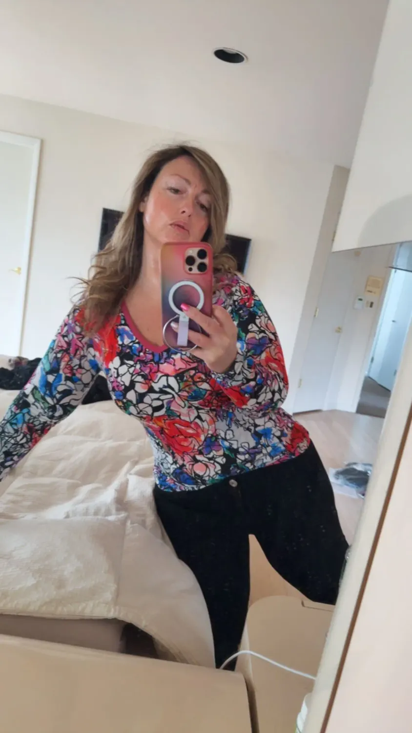 Maloka: Amour Roses Sweater Top