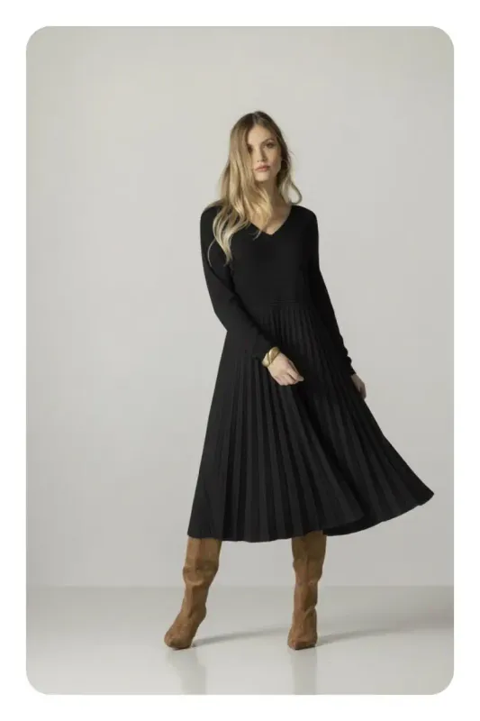 Maloka: Oceane Pleats Tricot Dress In Noir