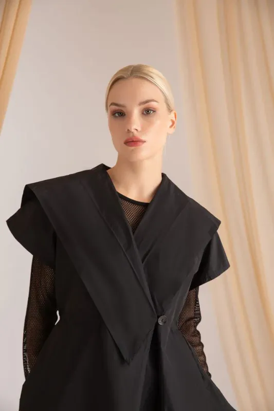 Kozan By Wild Curves: Preto Alda Dracket (Dress To Jacket) Close Up 2