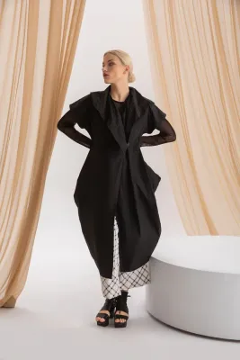 Kozan By Wild Curves: Preto Alda Dracket (Dress To Jacket) Front 2