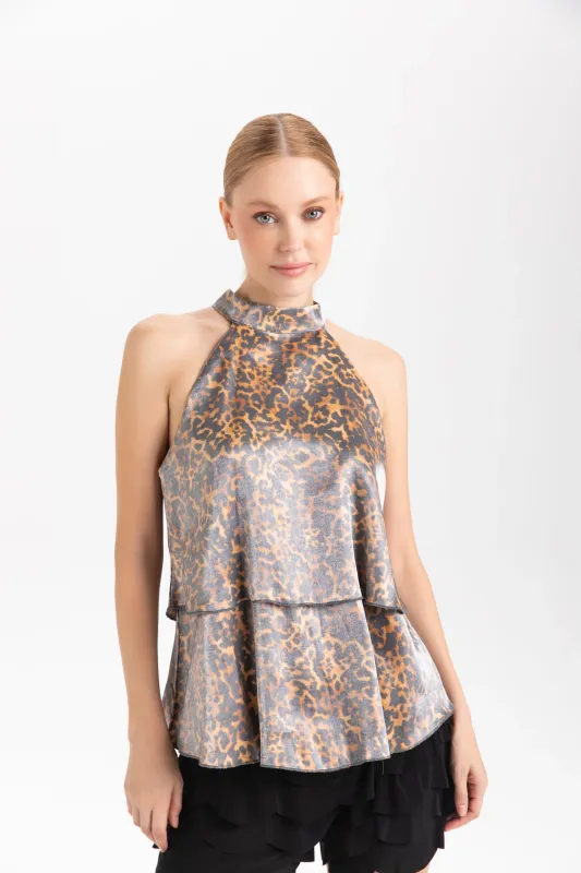 Isle Apparel By Wild Curves: Trevi Lotus Top Front