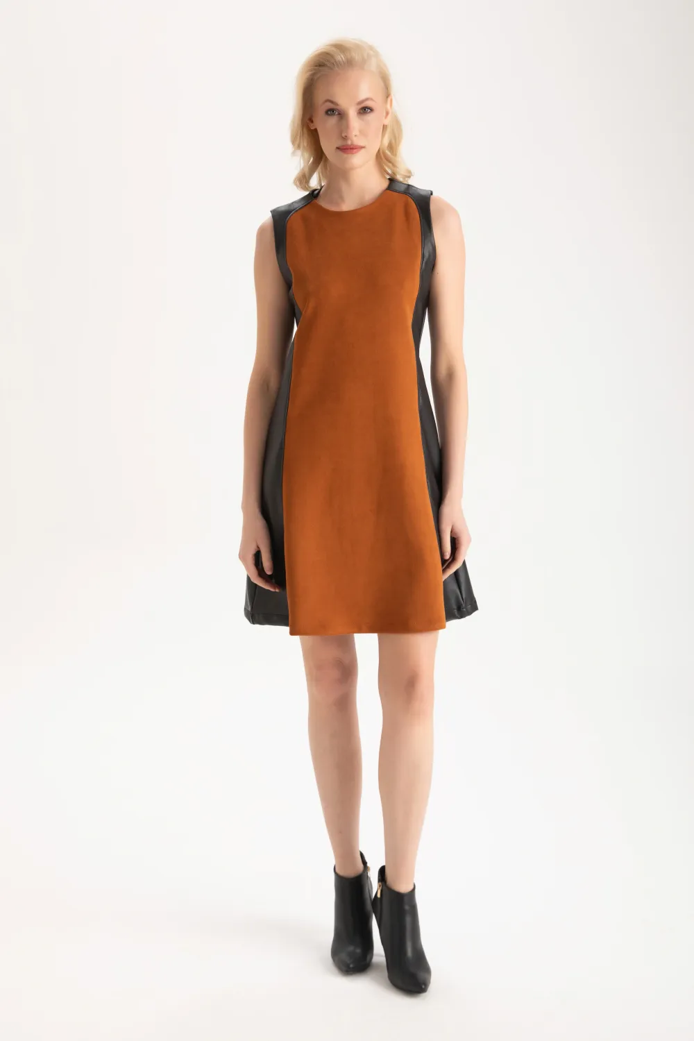 Isle Apparel By Wild Curves: Mullin Dress In Toffee Front