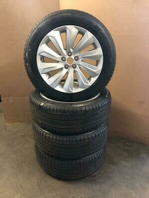 set of 4 Discovery Sport 19" Razor Sparkle Silver and Pirelli Tyres LR127615