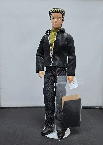 Modern Circle Ken