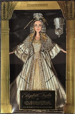 Elizabeth as Cleopatra