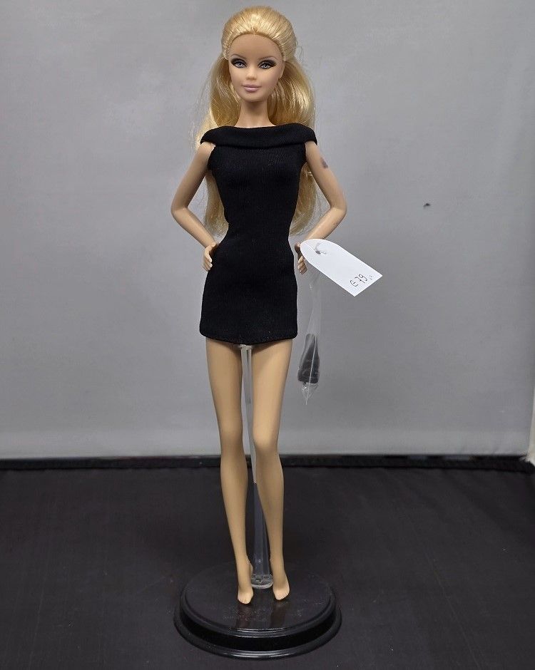 Basics Barbie