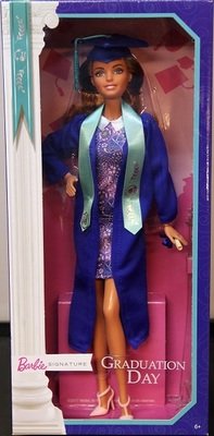 Graduation Barbie latino