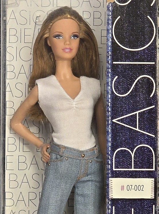 Basics Coll. 002 Model # 07