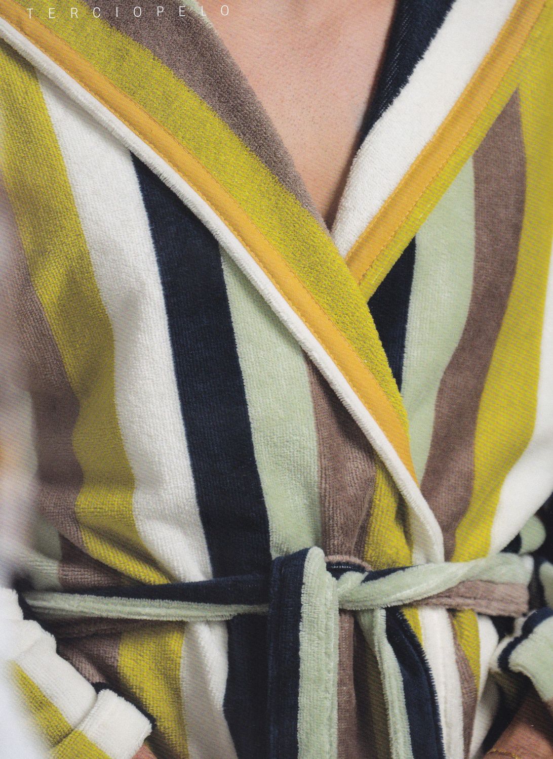 Albornoz con capucha MOD. EMMY