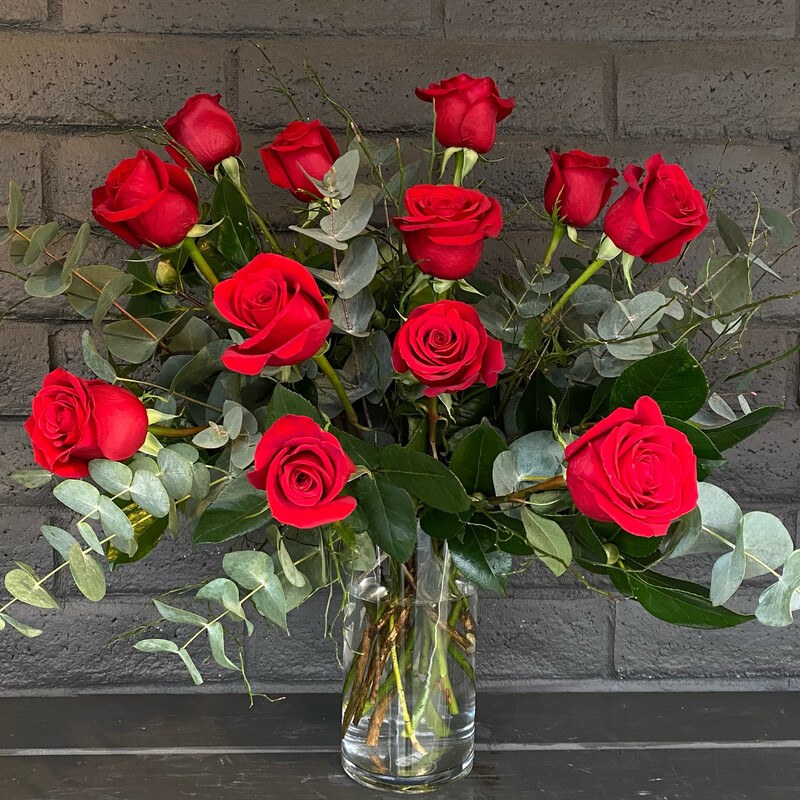 XOXO CLASSIC RED DOZEN