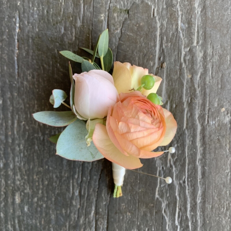 PIN-ON CORSAGE