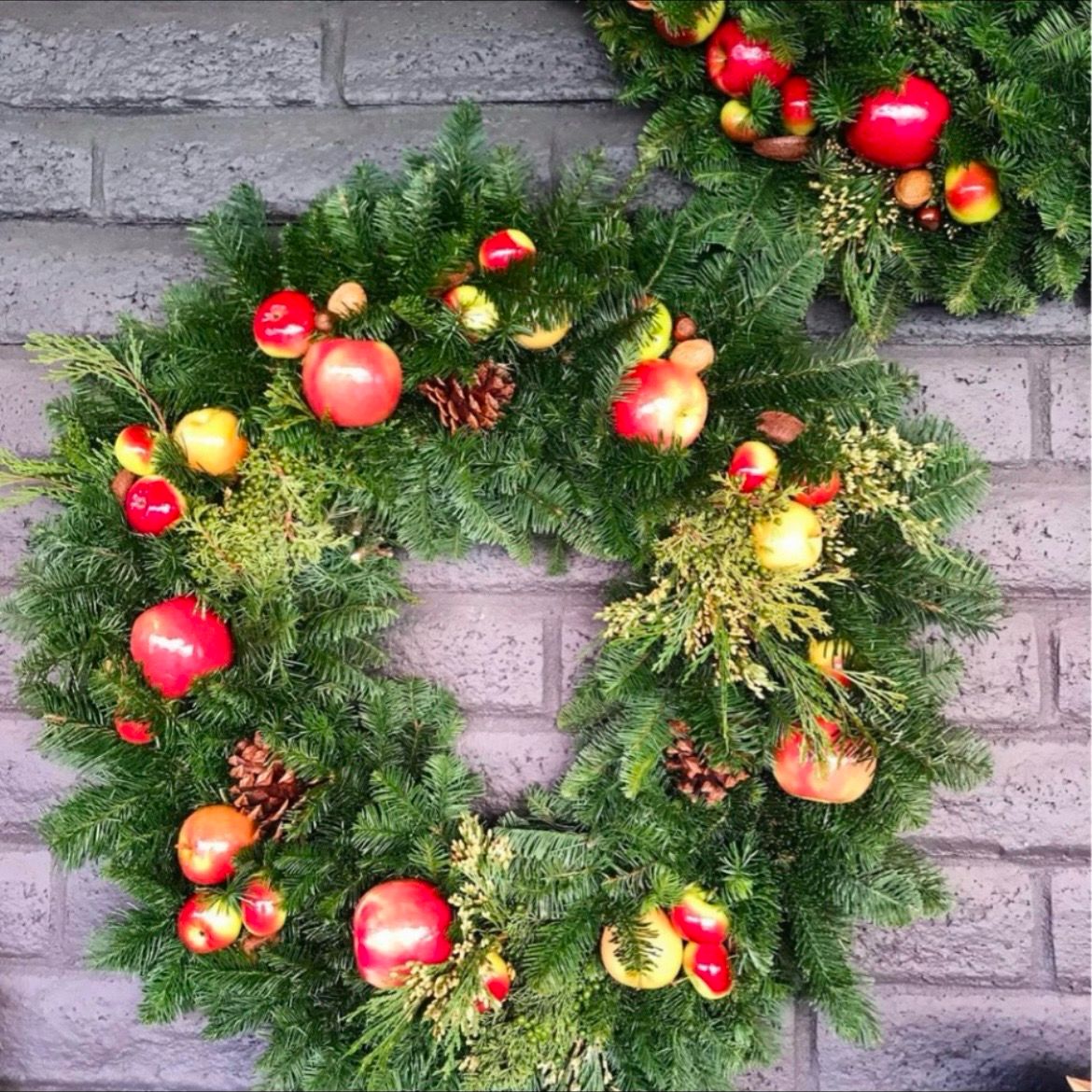 DELLA ROBIA WREATH