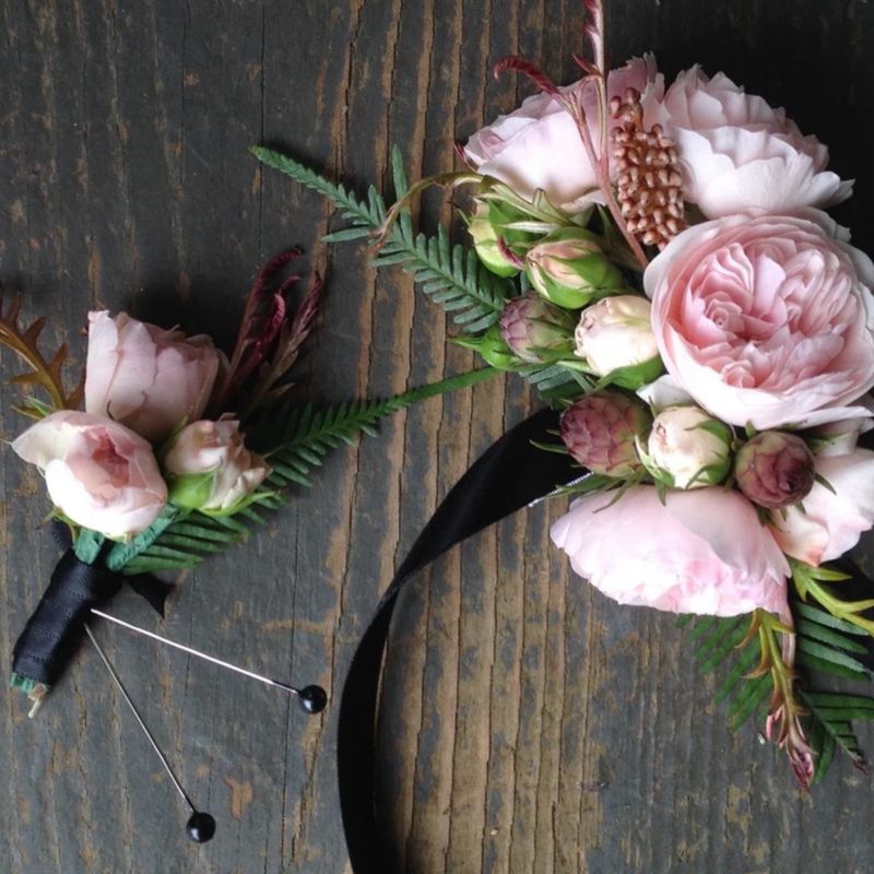 WRIST CORSAGE