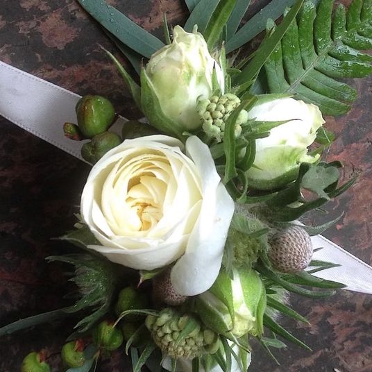 MAY 16 BRACELET WRIST CORSAGE