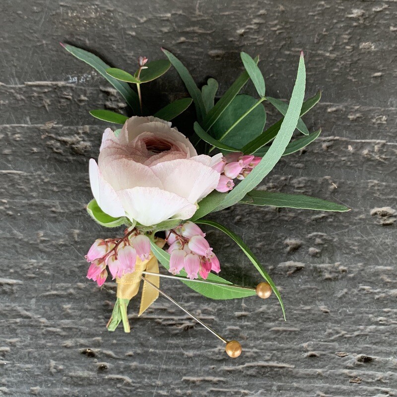 APRIL 25 BOUTONIERRE